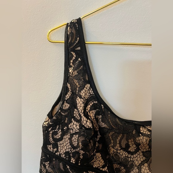 PrettyLittleThing Black Lace Pointed Bust Crop Top Corset - Picture 7 of 10